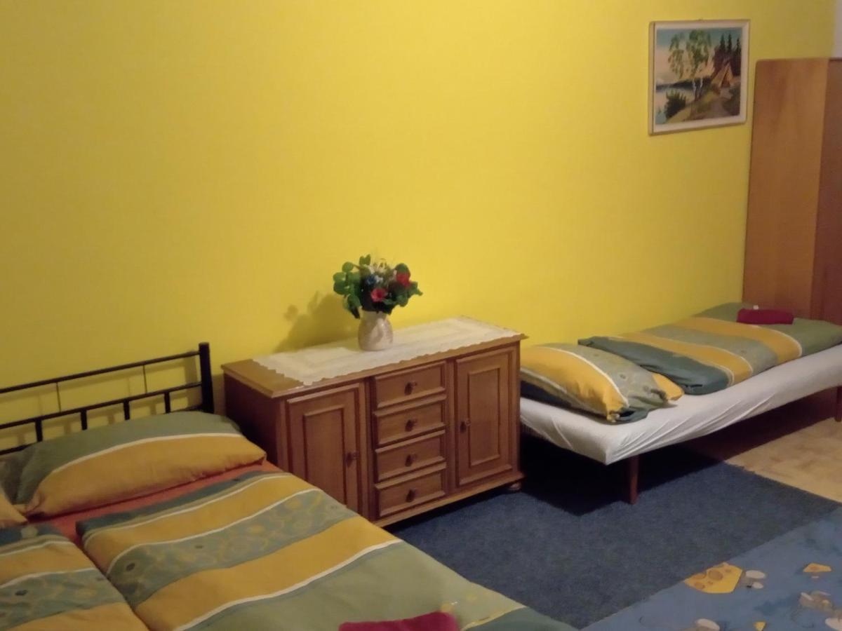 Apartman Police Nad Metuji Appartement Buitenkant foto