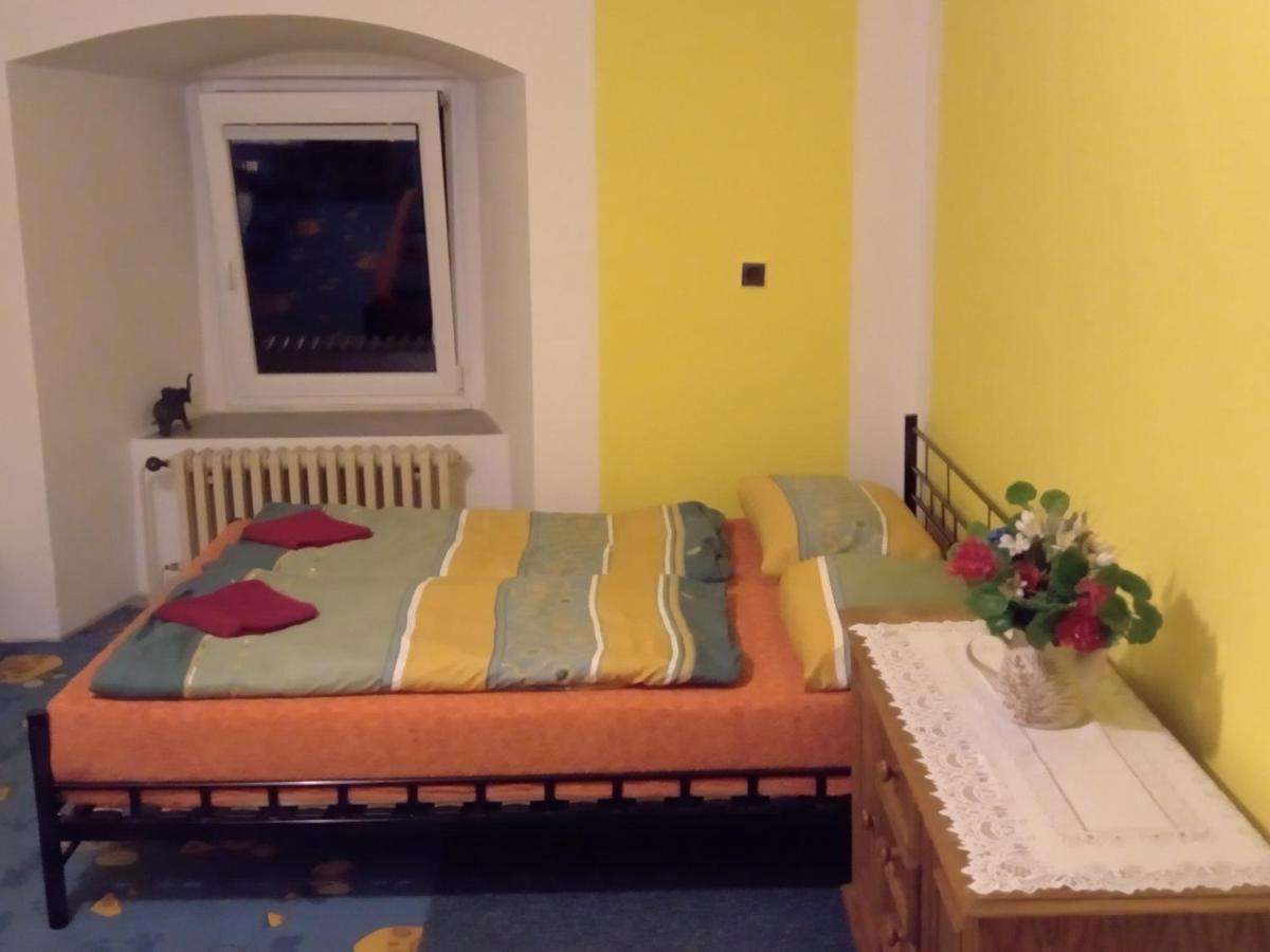 Apartman Police Nad Metuji Appartement Buitenkant foto