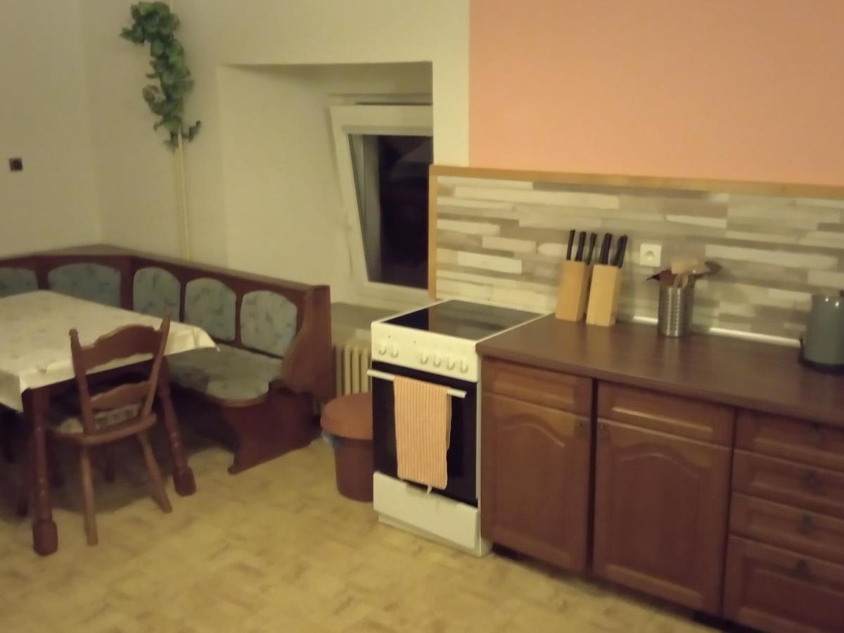 Apartman Police Nad Metuji Appartement Buitenkant foto